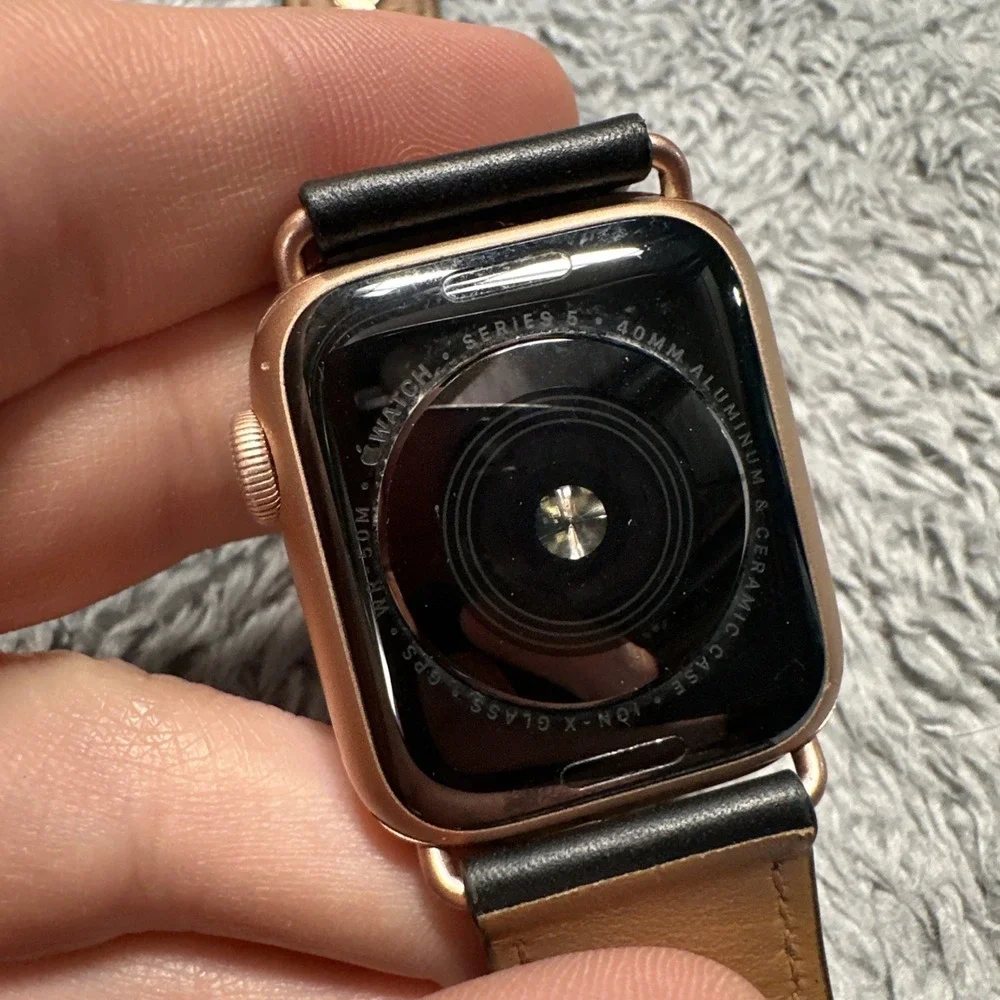 Apple Watch Series 5 40mm Rose Gold Untested For Parts Cracked Corner